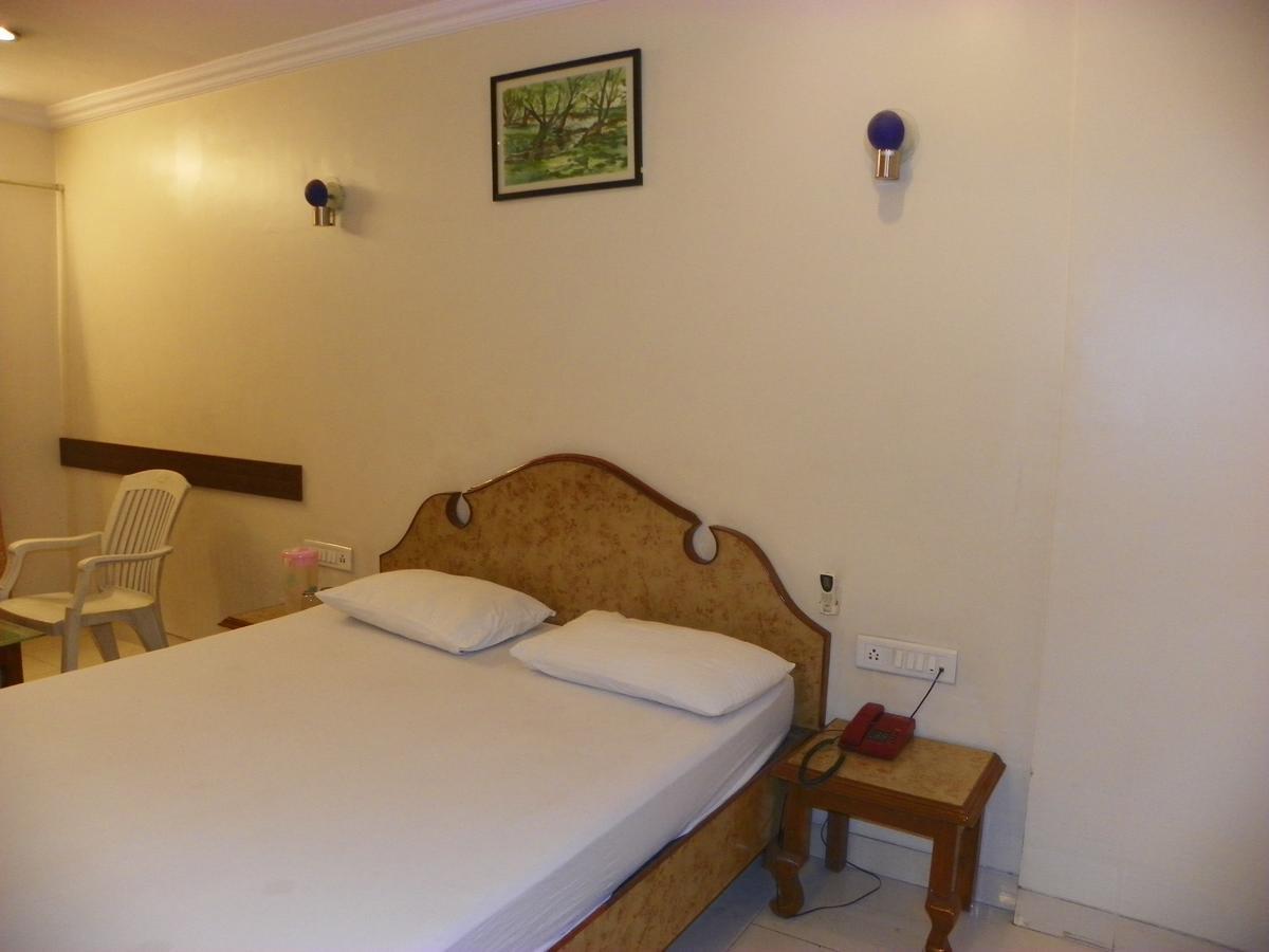Hotel Rajdeep Pune Eksteriør bilde